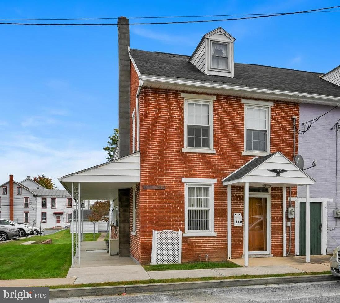 140 N Railroad Street photo 1