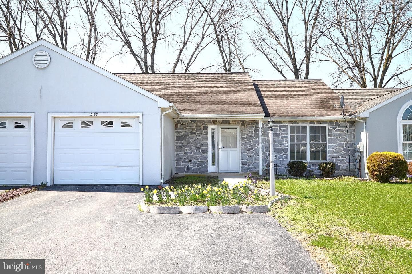 597 Blueberry Lane photo 1
