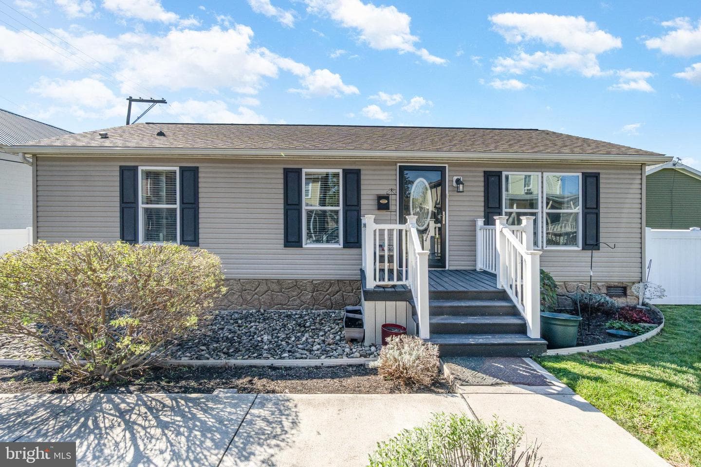 421 N Railroad Street photo 1