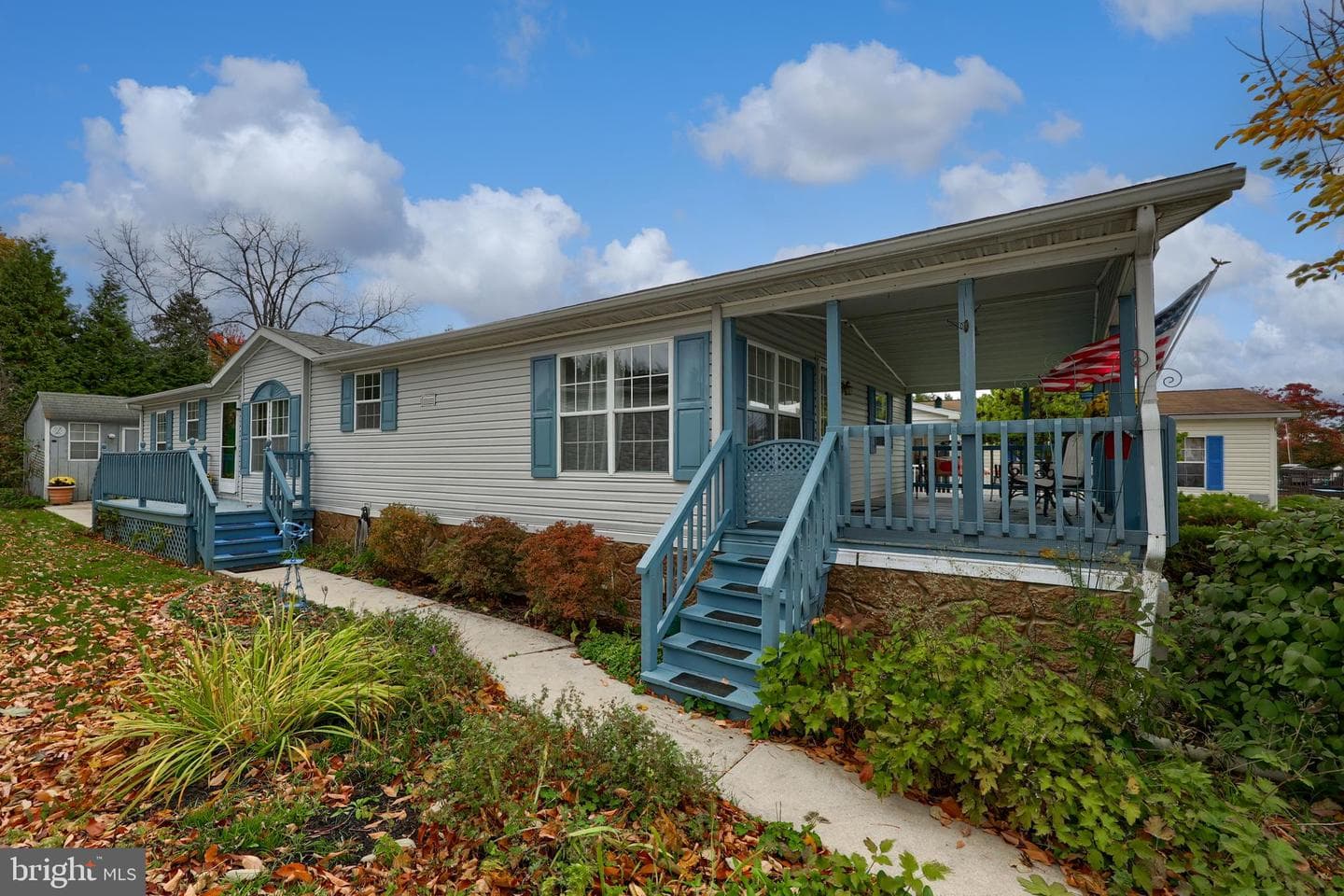 564 W Cedar Street photo 1
