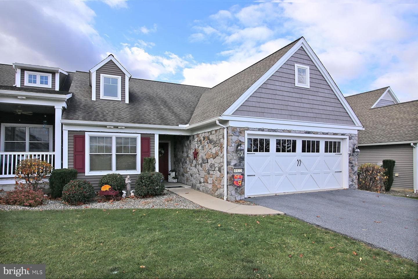 1122 Alden Way photo 1