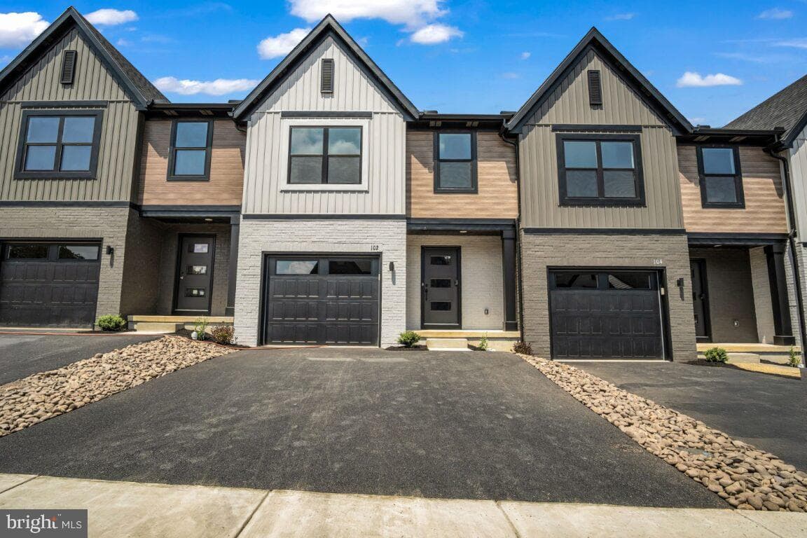 102 Candler Way photo 1