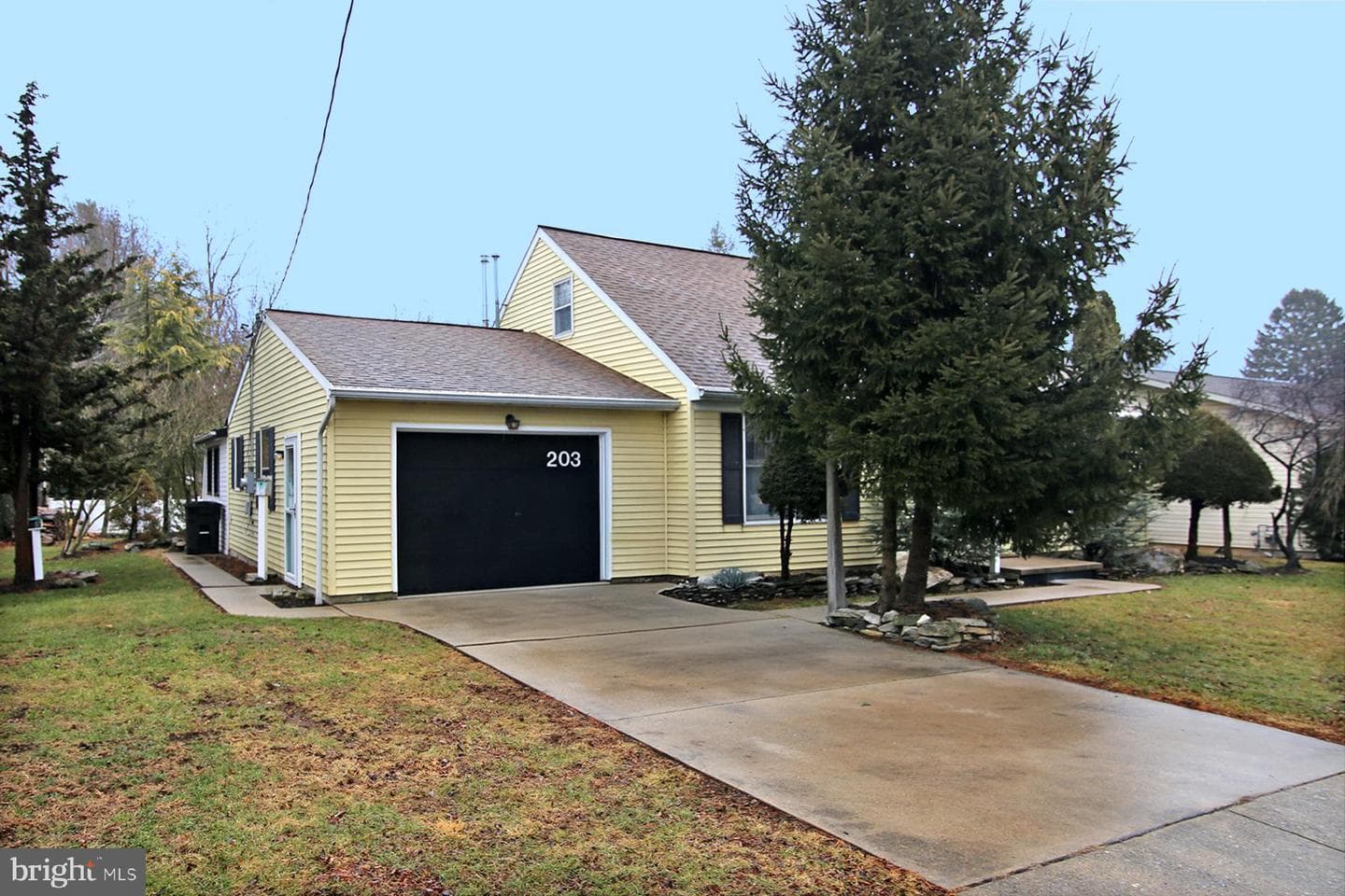 203 Elm Street photo 1