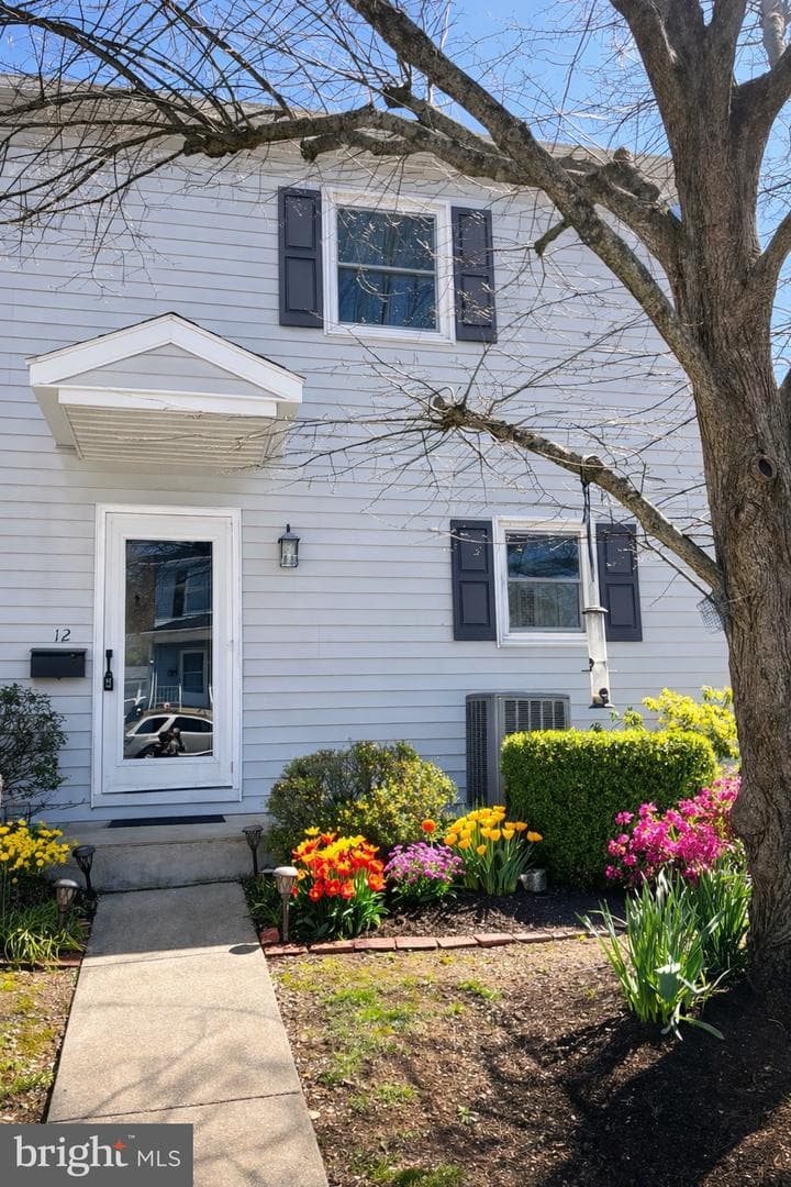 12 E Poplar Street photo 1
