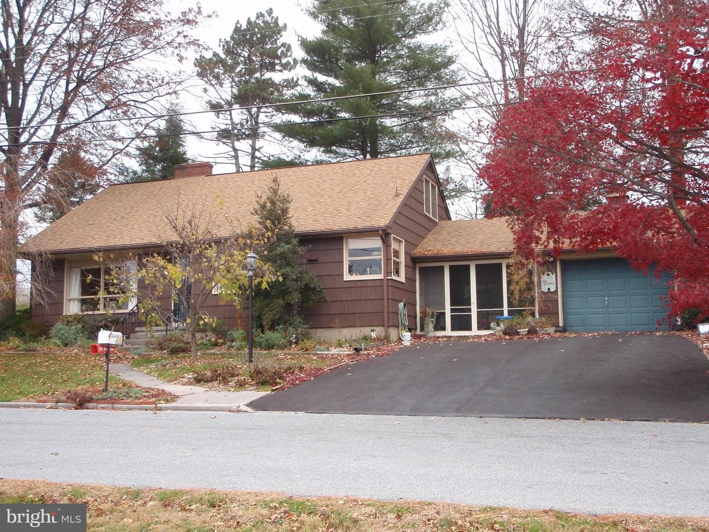 3319 Hillside Drive