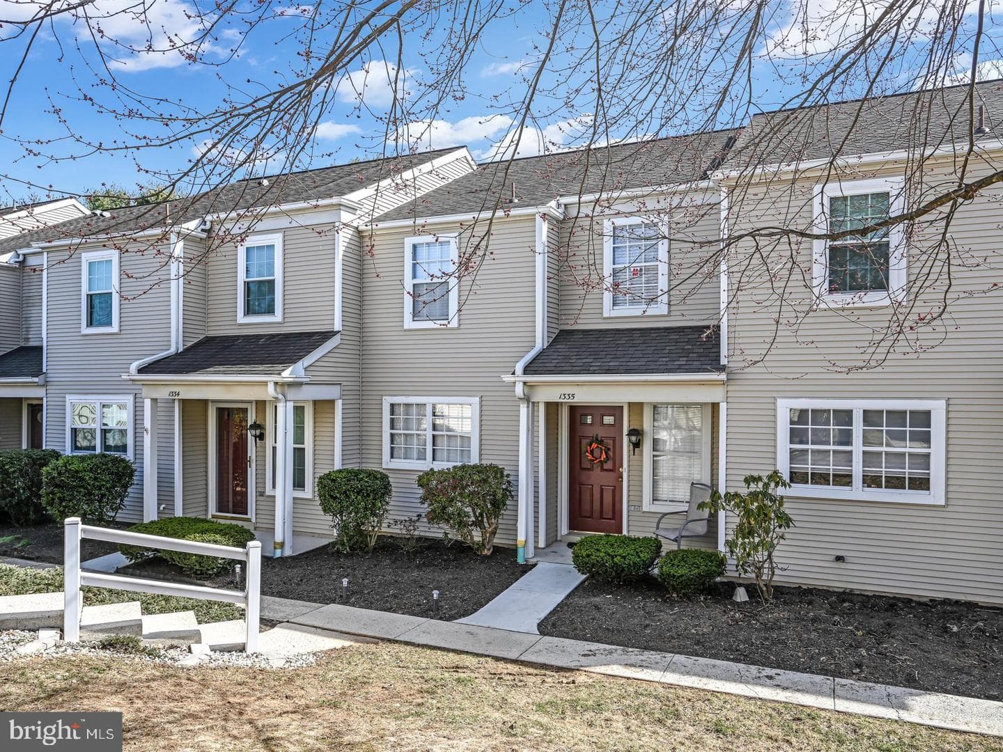 1335 Cambridge Ct photo 1