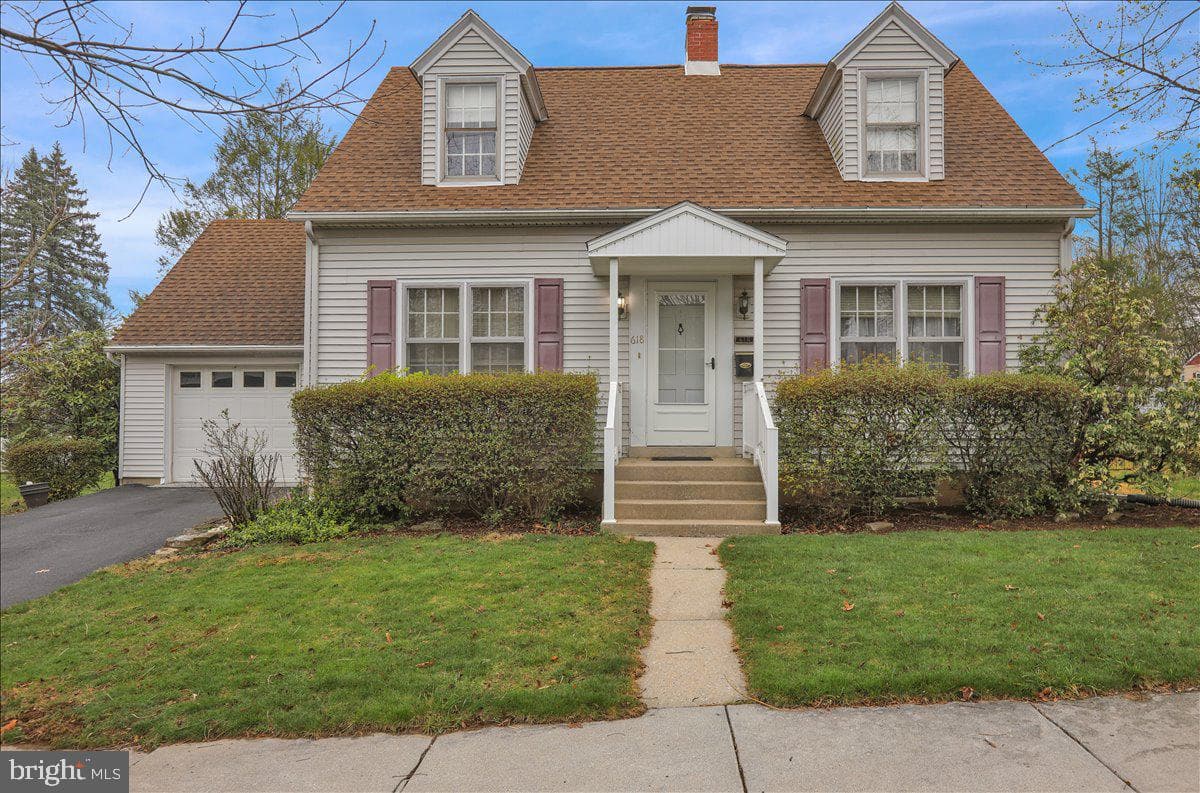 618 Smith Avenue photo 1