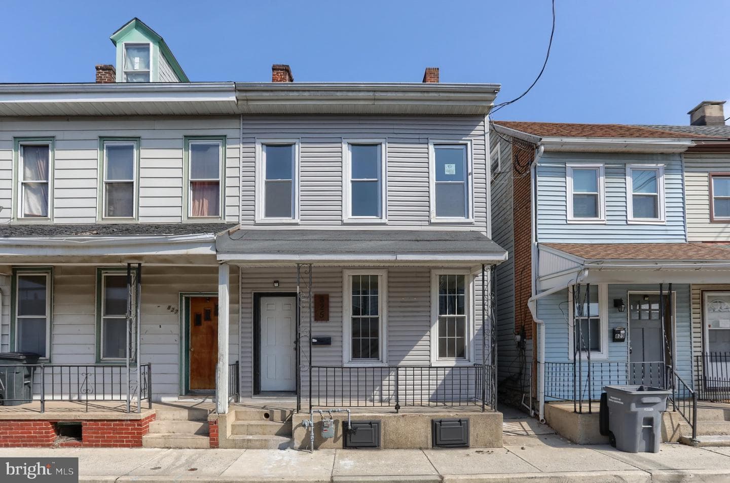 825 Scull Street photo 1