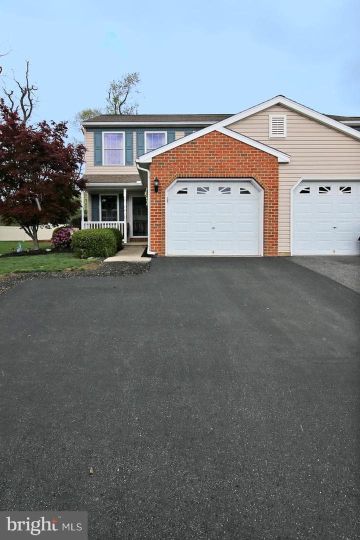 21 Beverly Drive photo 1