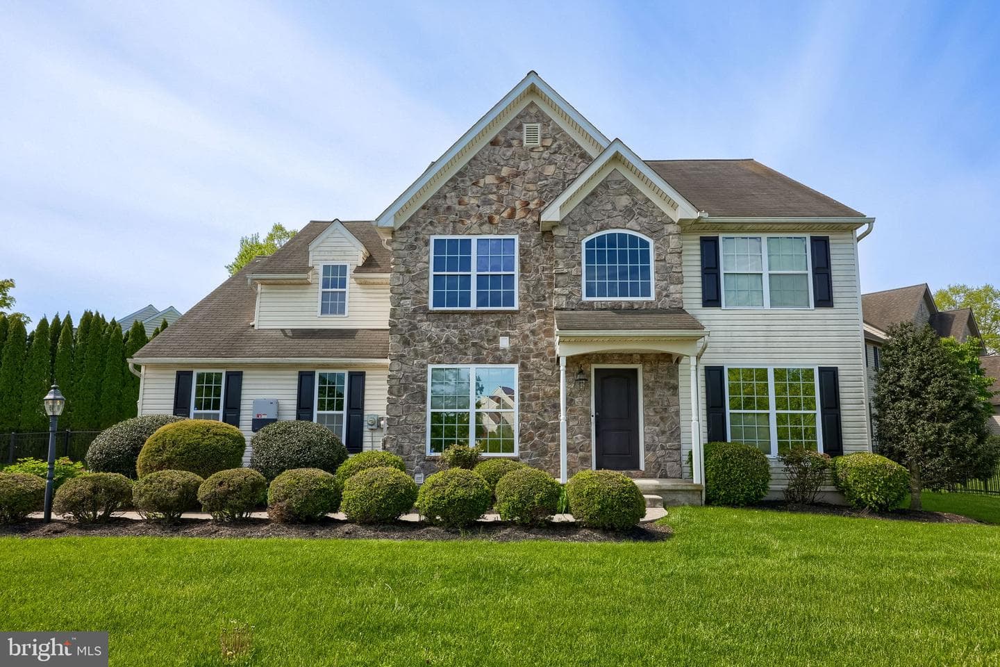 13 S Larkspur Drive
