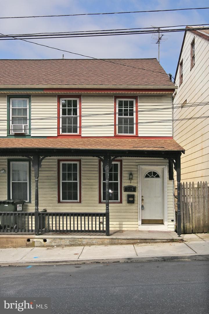 225 S 9th Street