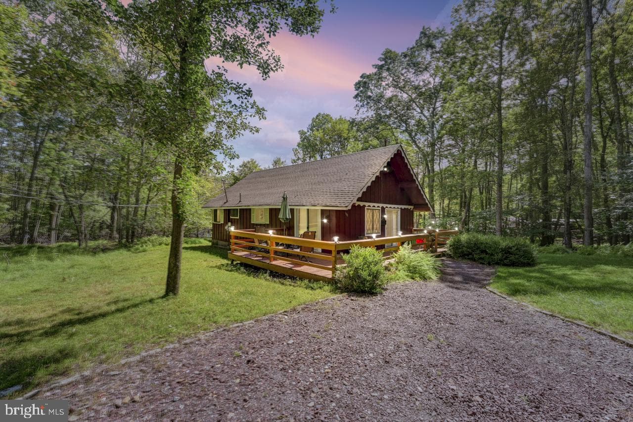 1085 Woodhaven photo 1