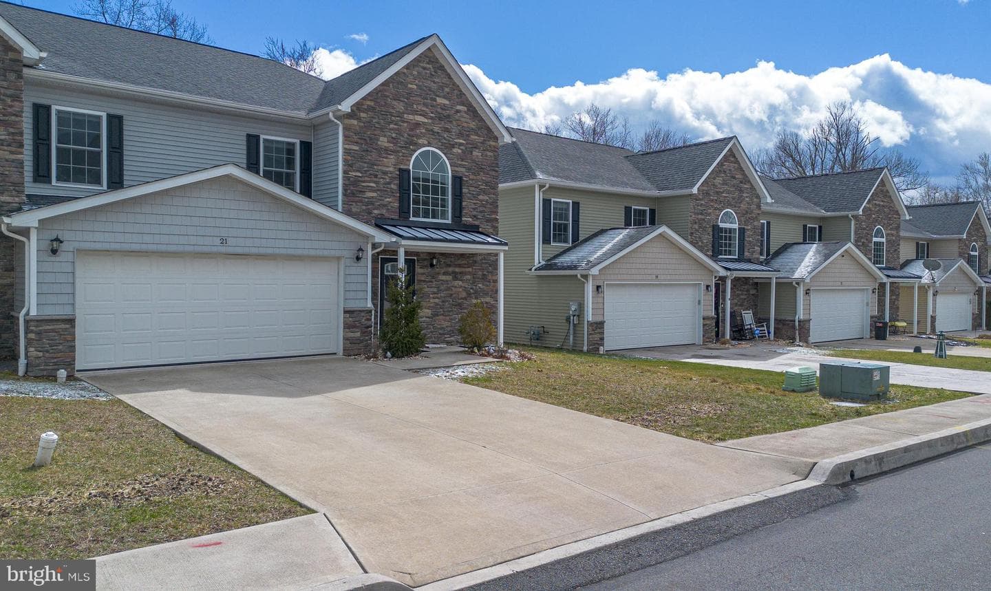 21 Maria Drive photo 1
