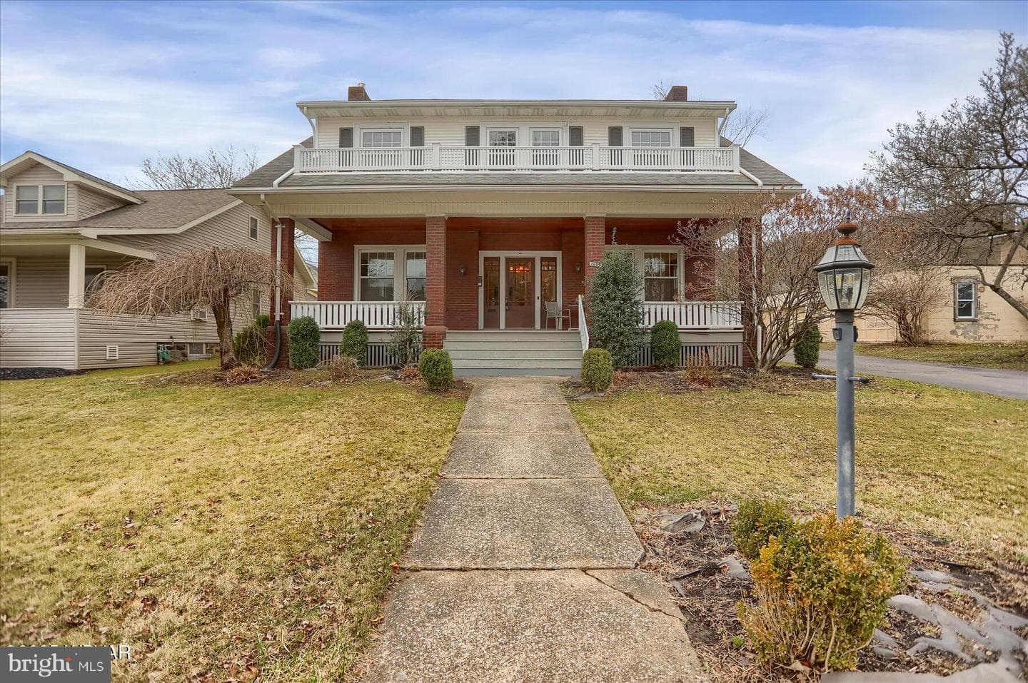 1009 Woodmont Ave photo 1