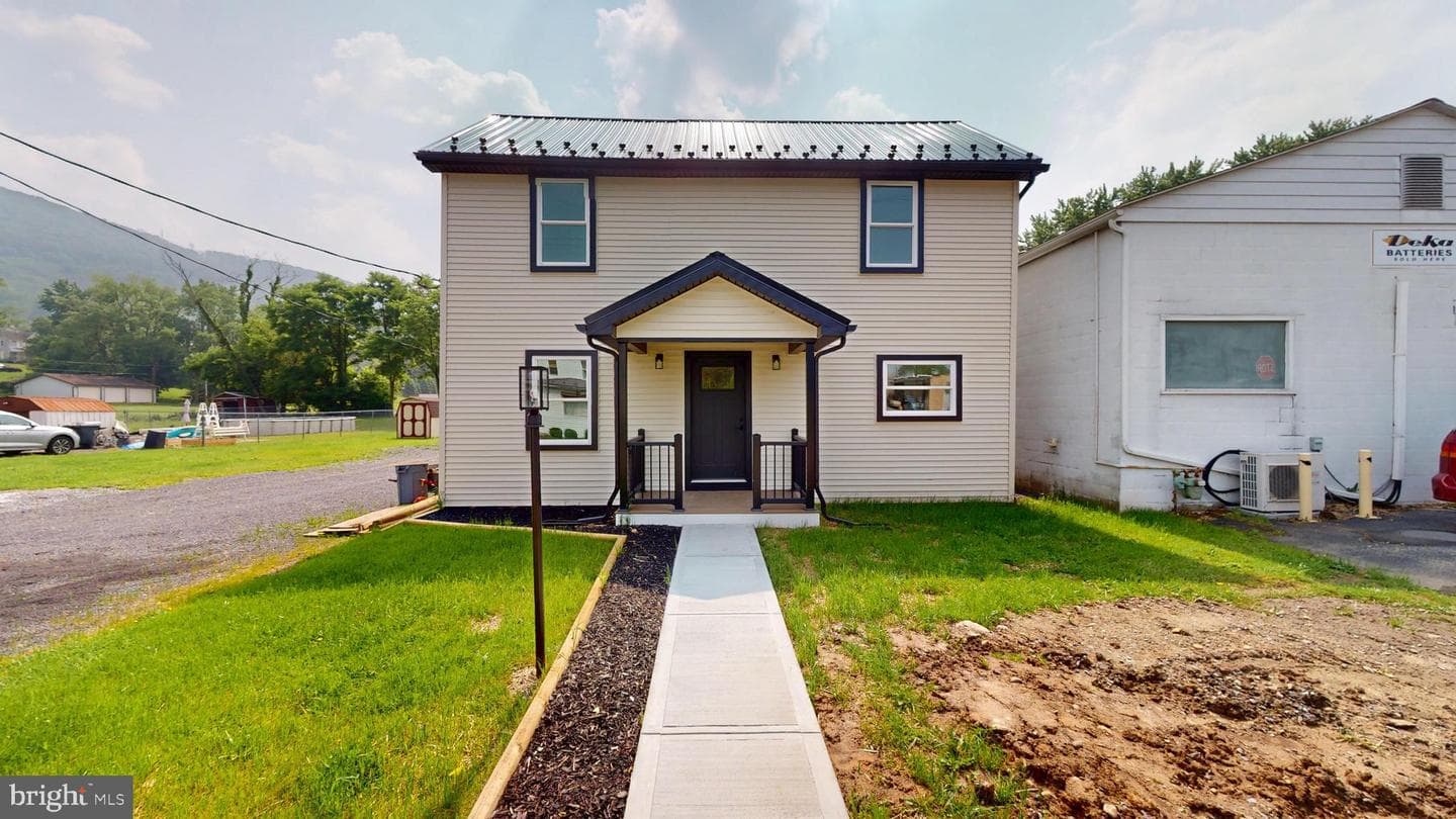 328 Hill Street photo 1