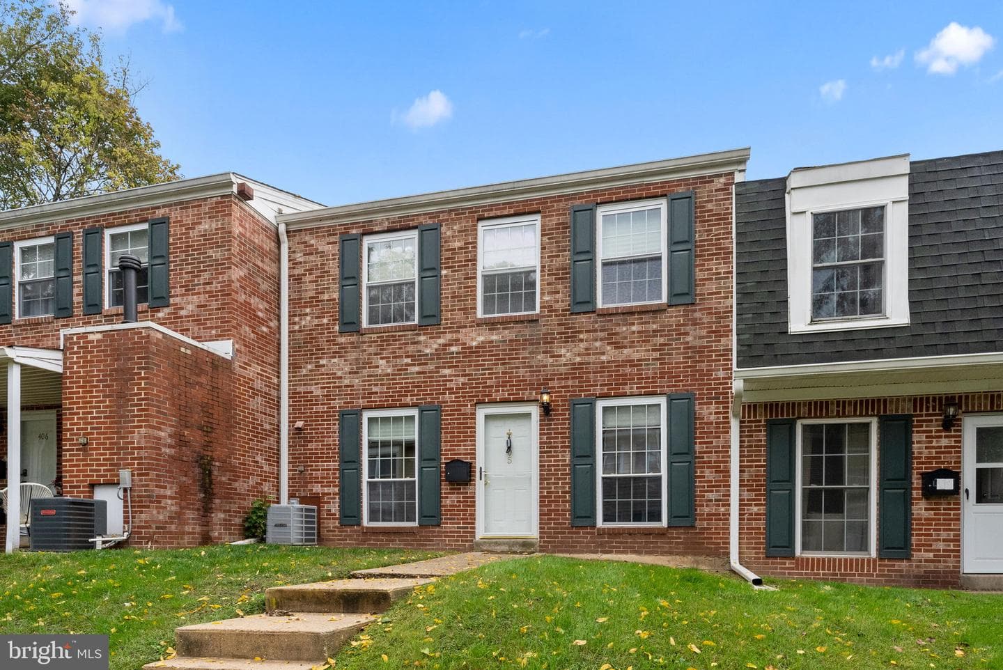 405 Middleton Pl photo 1