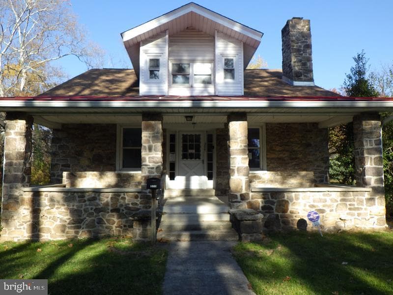 320 Francis Avenue photo 1