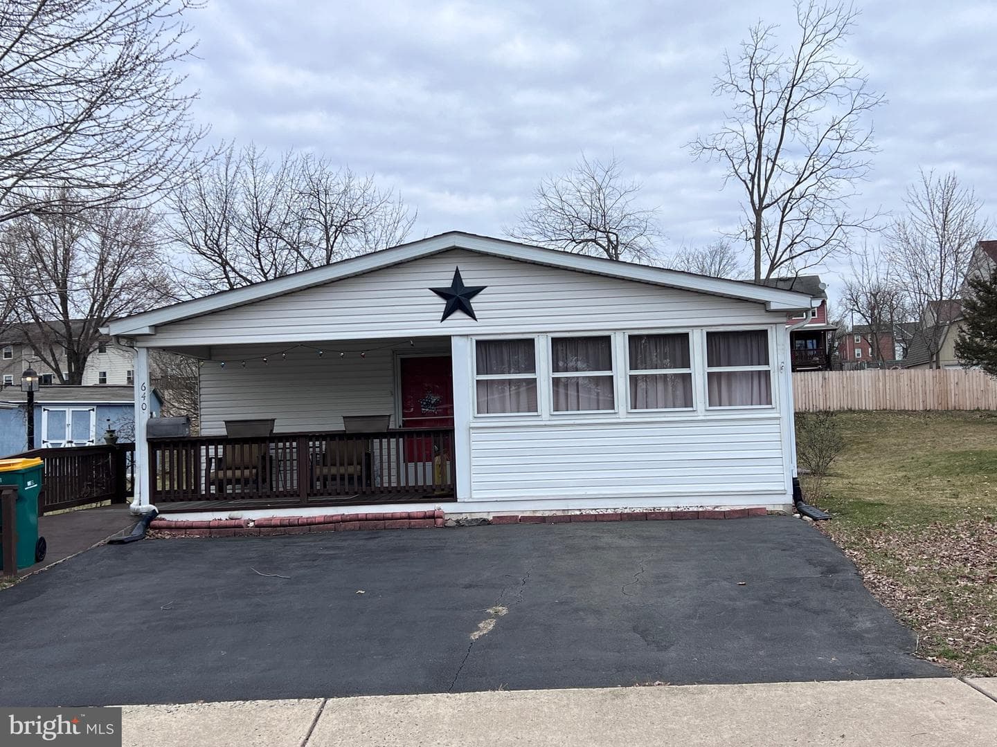640 Apple Street photo 1