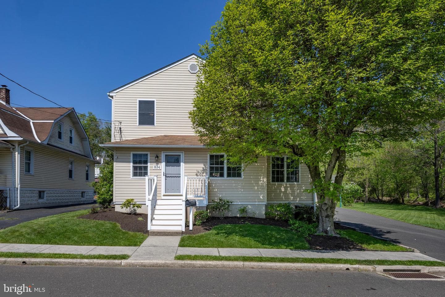 834 Monroe Avenue photo 1