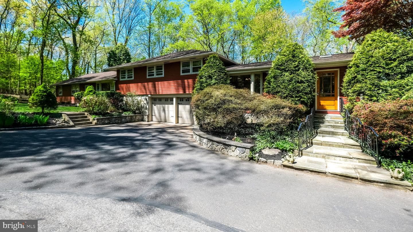 455 Leah Drive photo 1