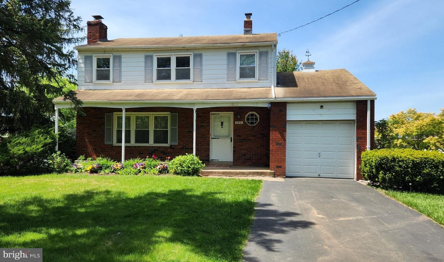 2221 Carol Lane photo 1