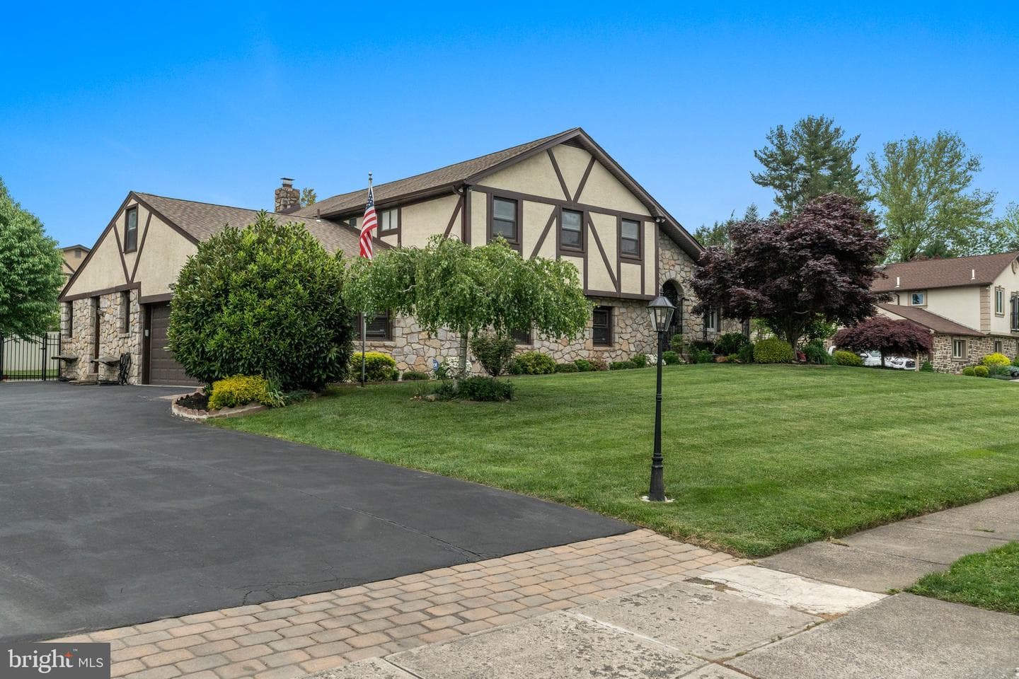 3778 Wheatsheaf Road photo 1