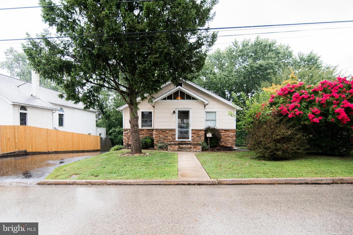 342 Summit Avenue photo 1