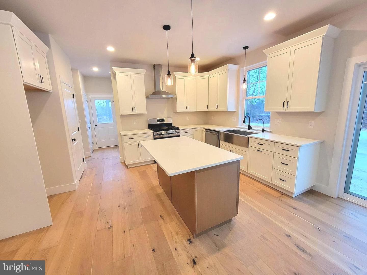 954 Layfield photo 1