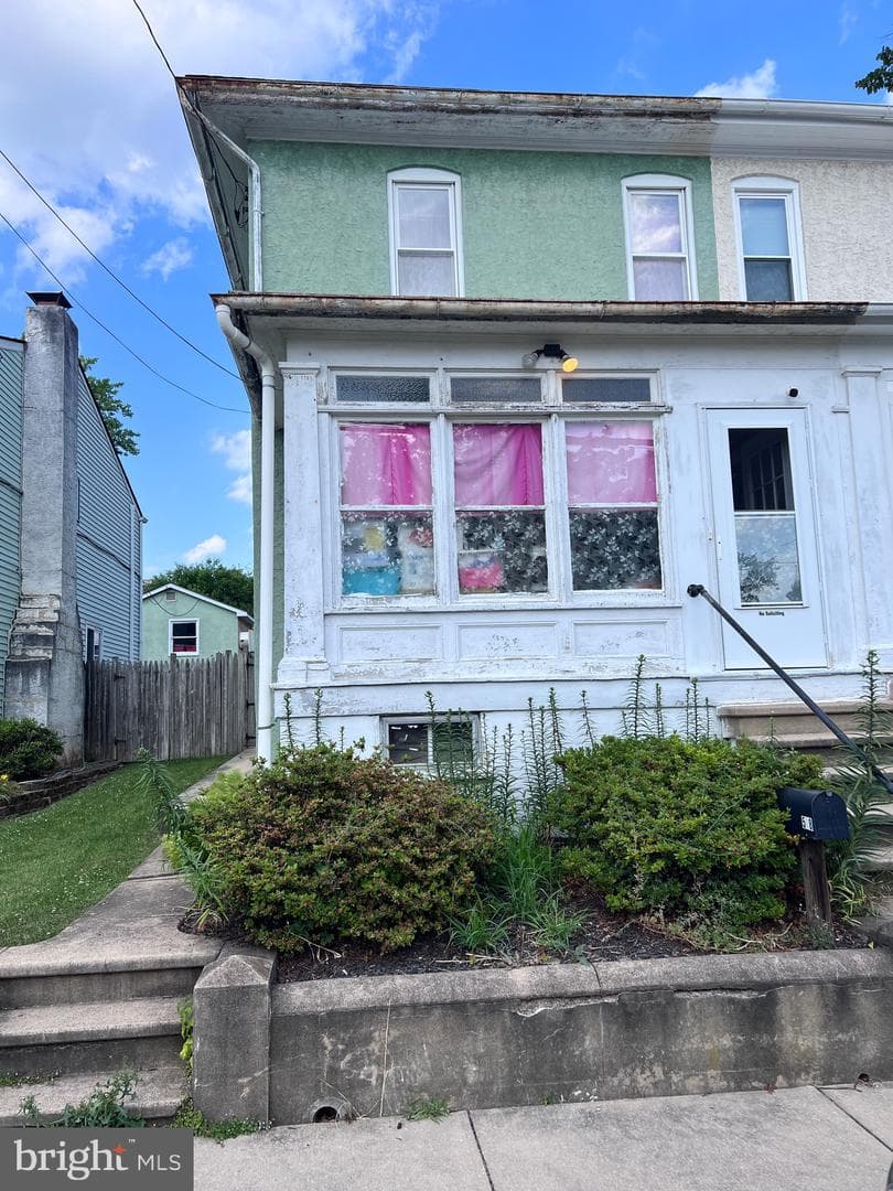 528 Dotts Street photo 1
