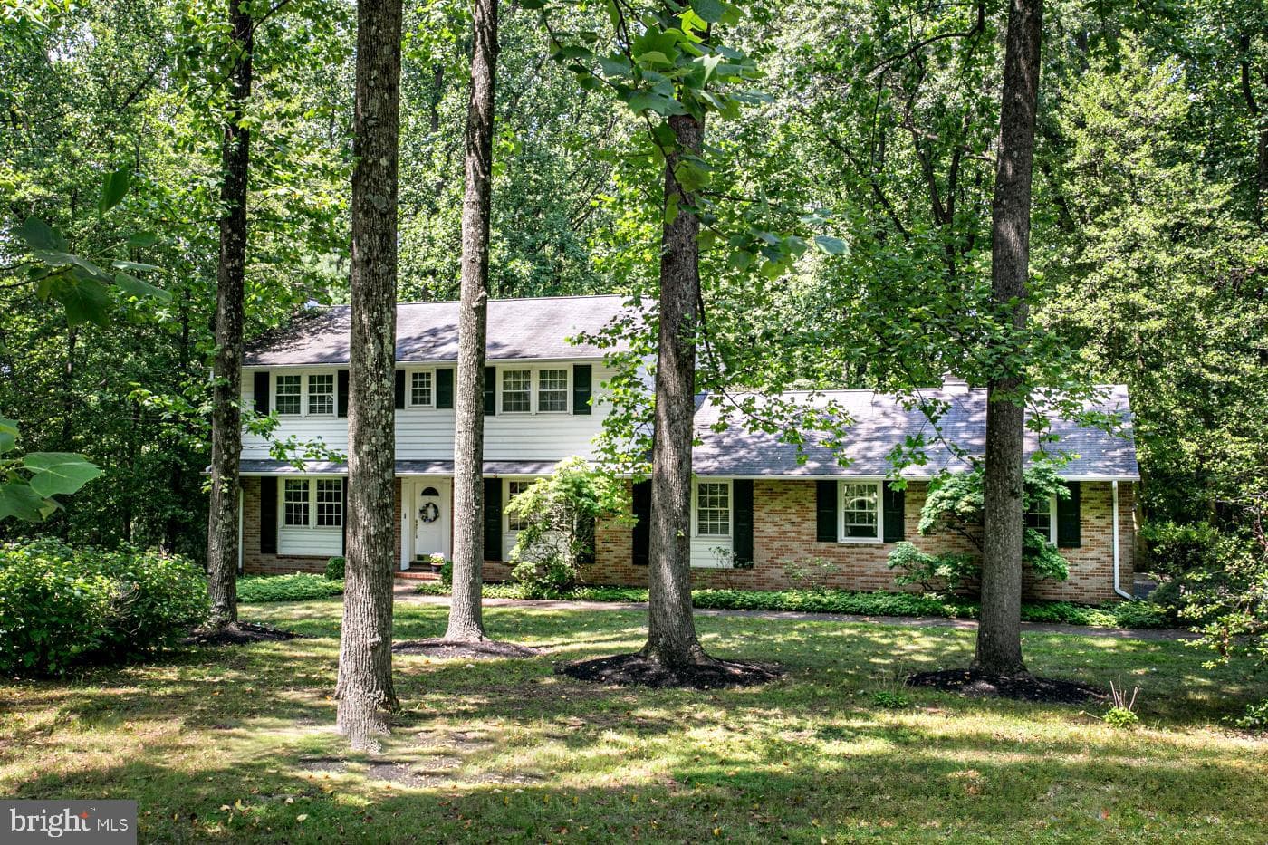 2211 Oak Terrace photo 1