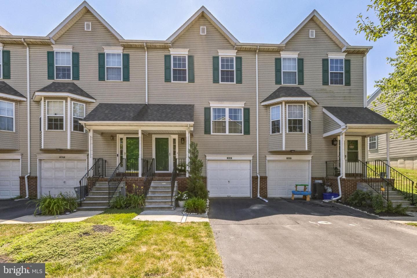 515 Williamsburg Way photo 1