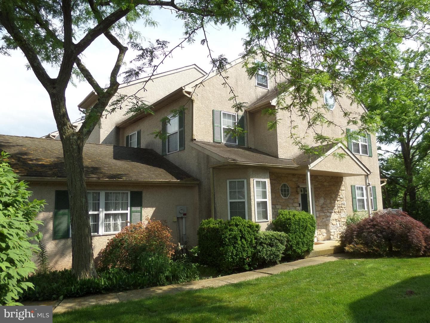 281 Parkview Drive photo 1