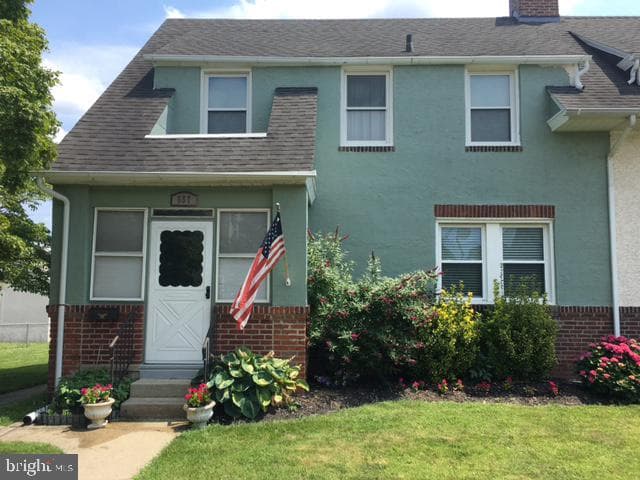 557 B St photo 1