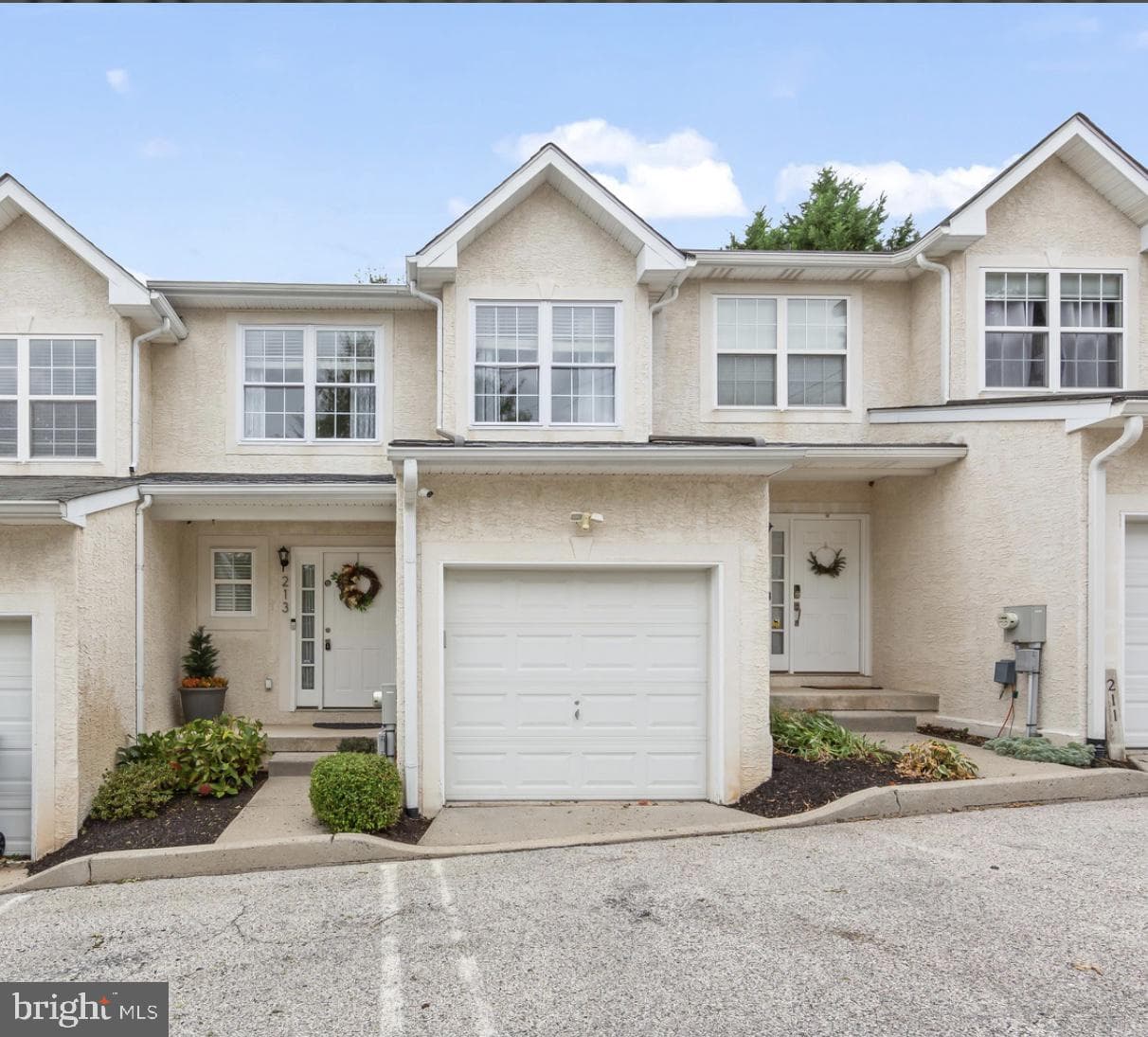 213 Flinthill Road photo 1