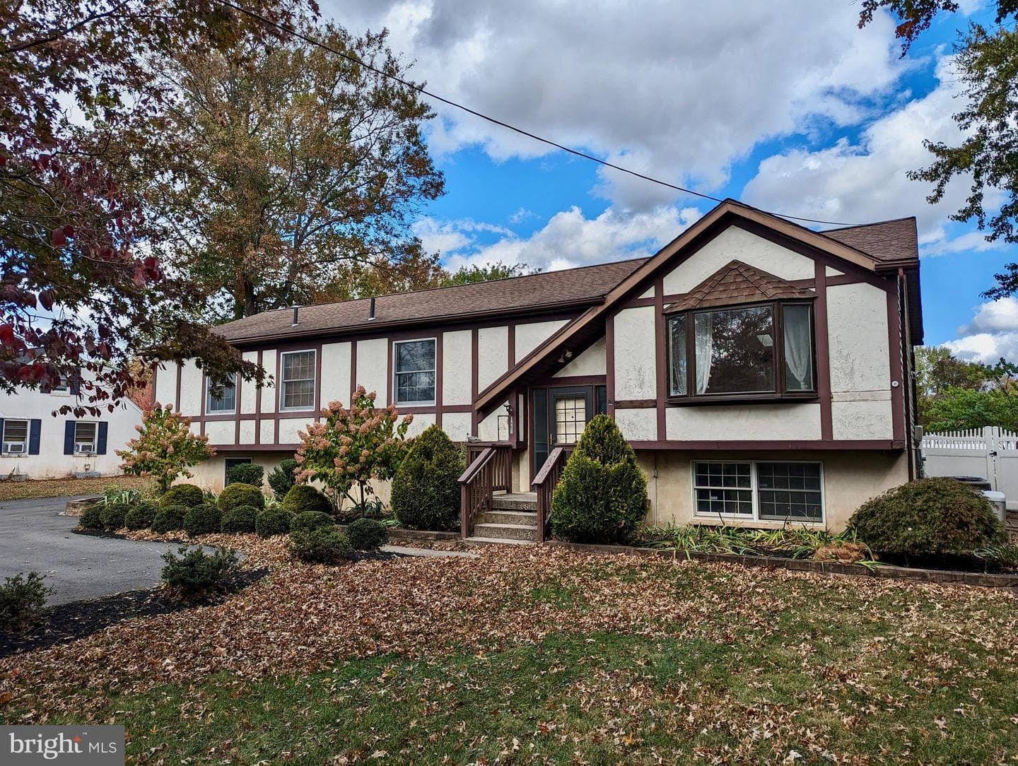 1407 Maple Avenue photo 1