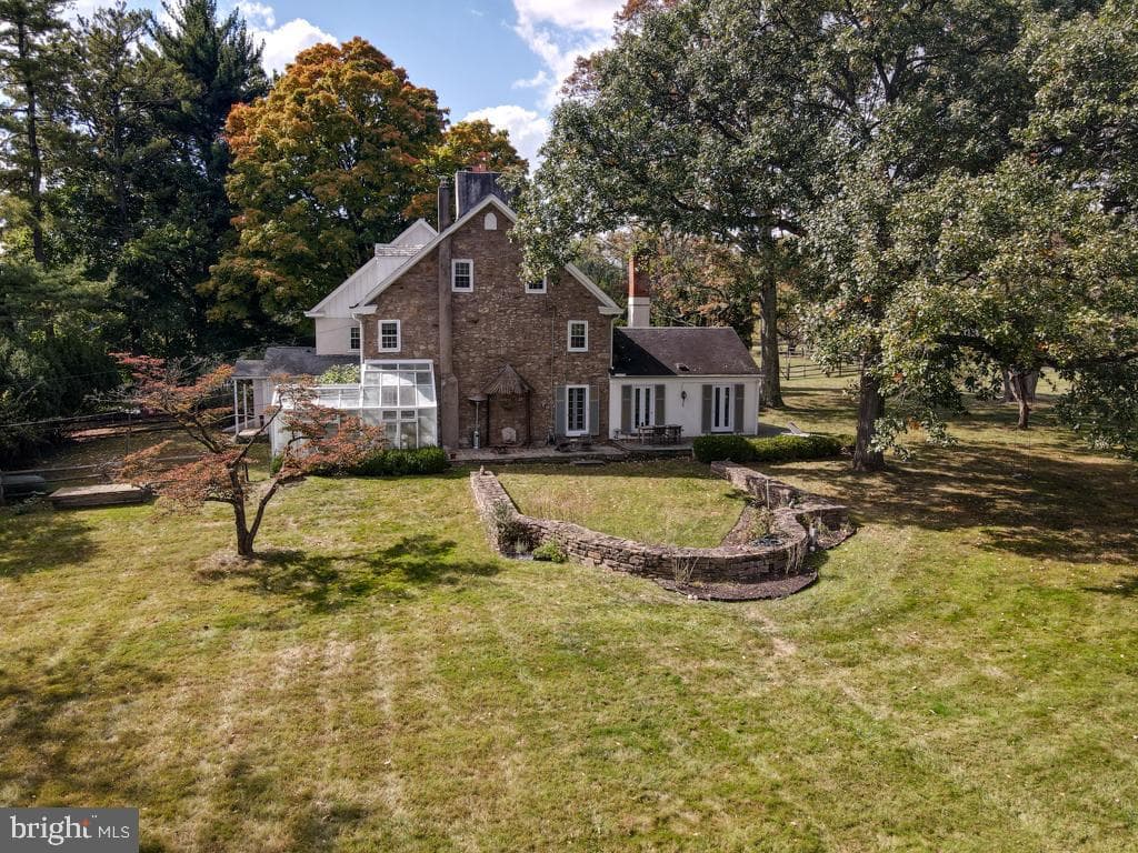 675 Lewis Lane photo 1