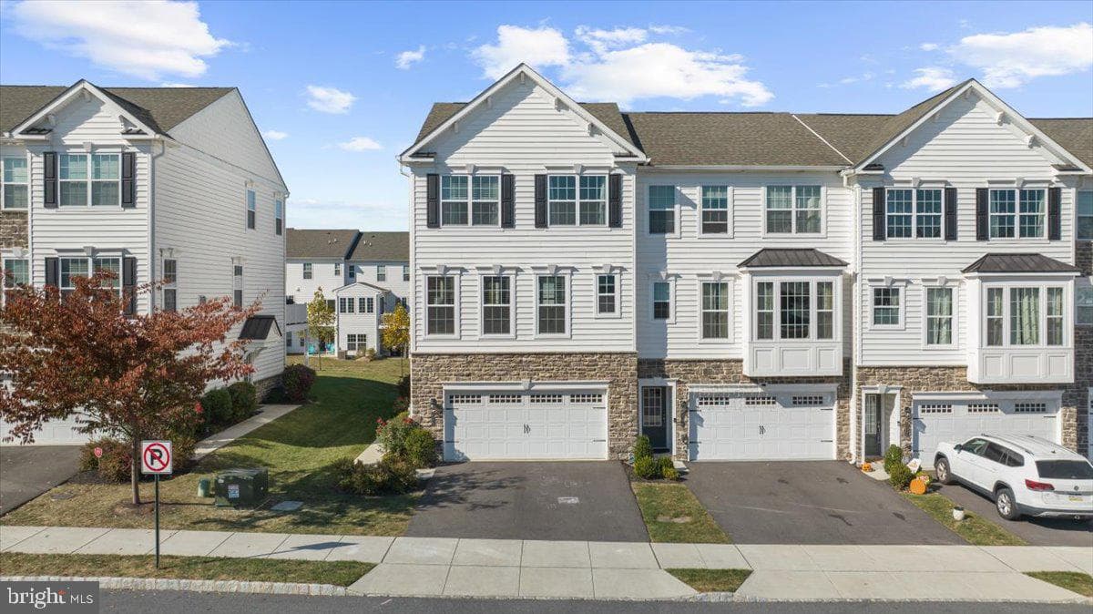 205 Cadence Court photo 1