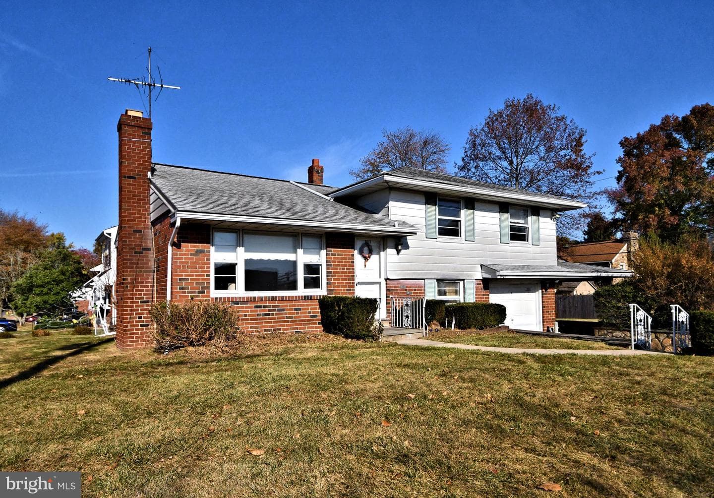 1401 E Mermaid Lane photo 1