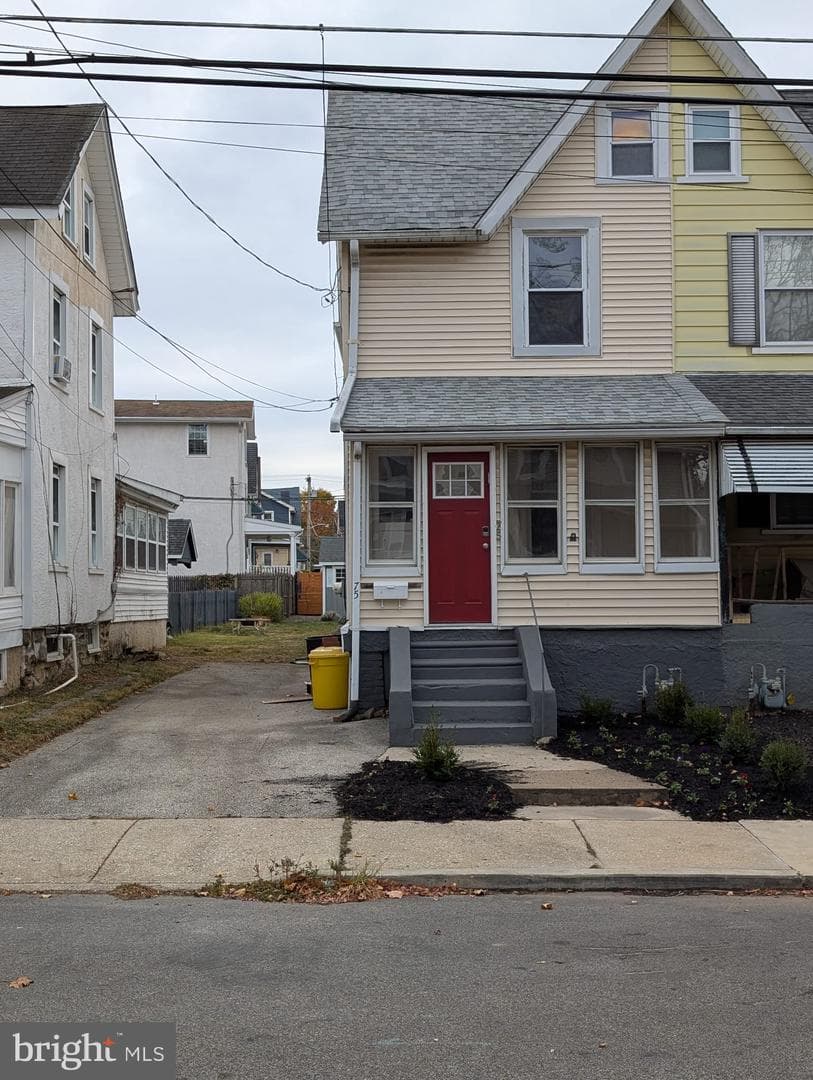 75 Holland Avenue photo 1