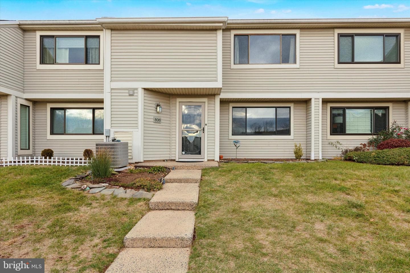 806 Continental Drive photo 1