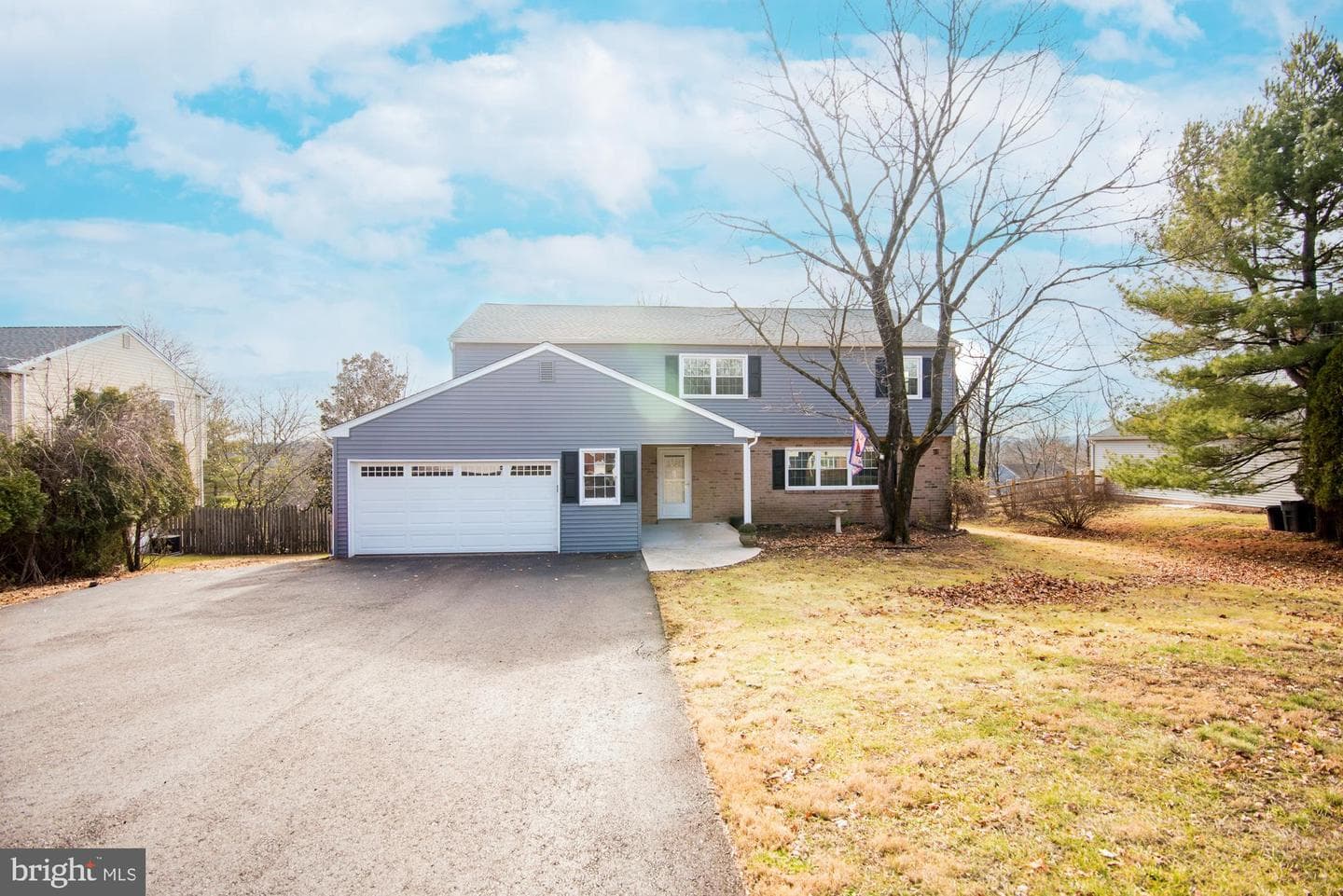 736 Mockingbird Lane photo 1