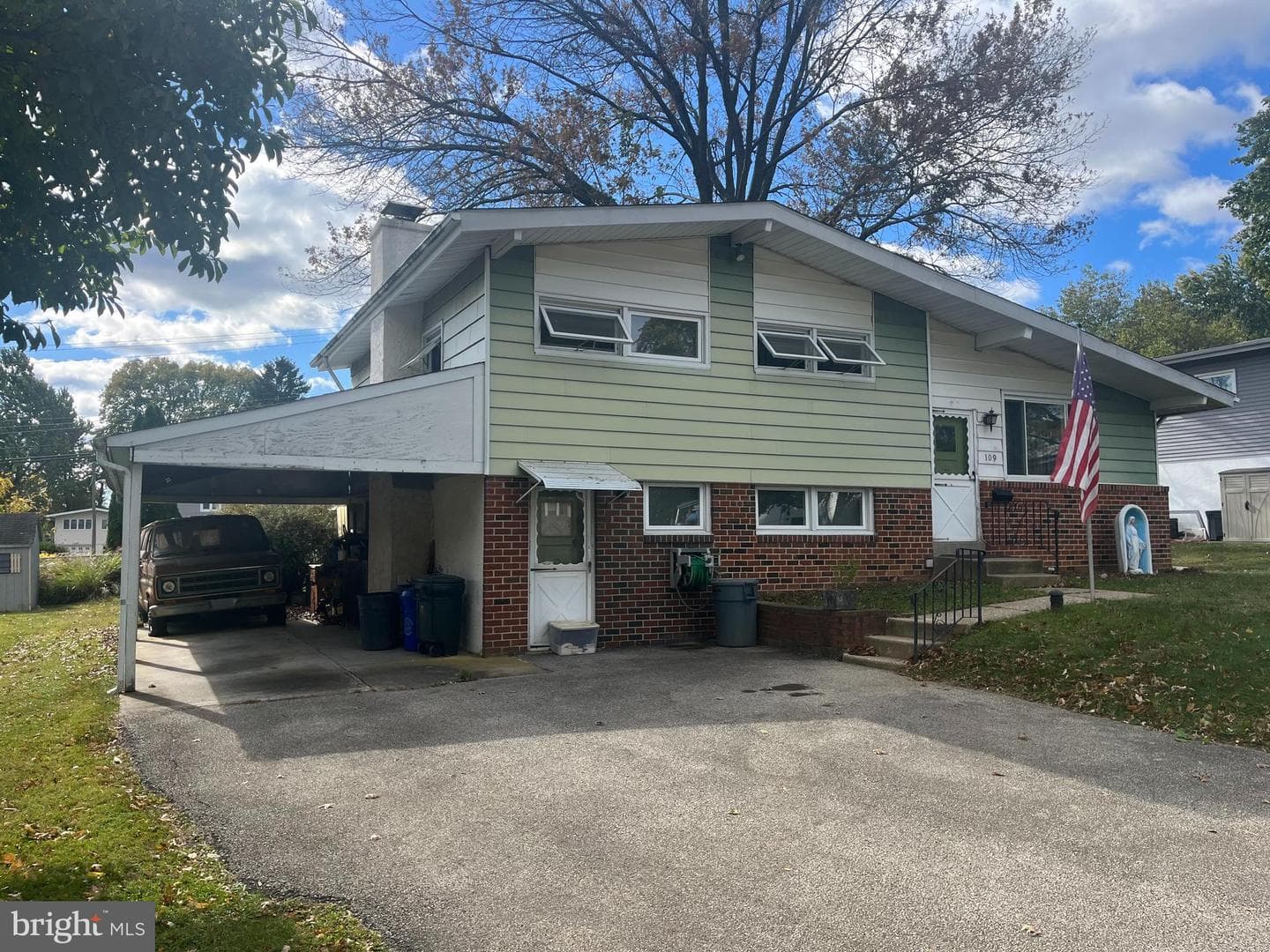 109 Yellowstone Road photo 1