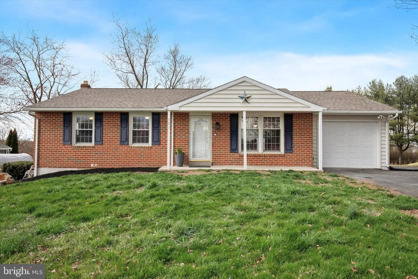 323 Bow Lane photo 1