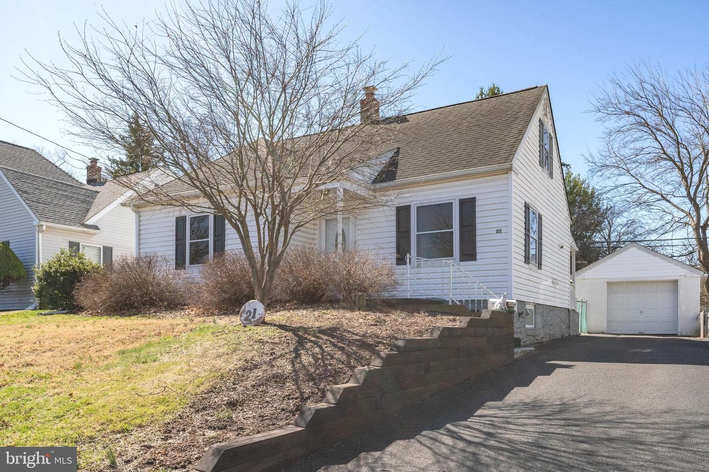 21 James Road photo 1