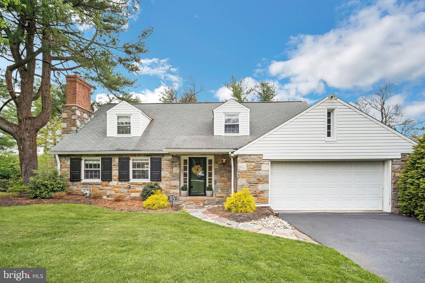 1032 Lindsay Lane photo 1