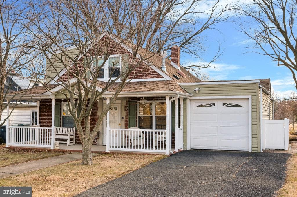 2042 Wharton Road photo 1