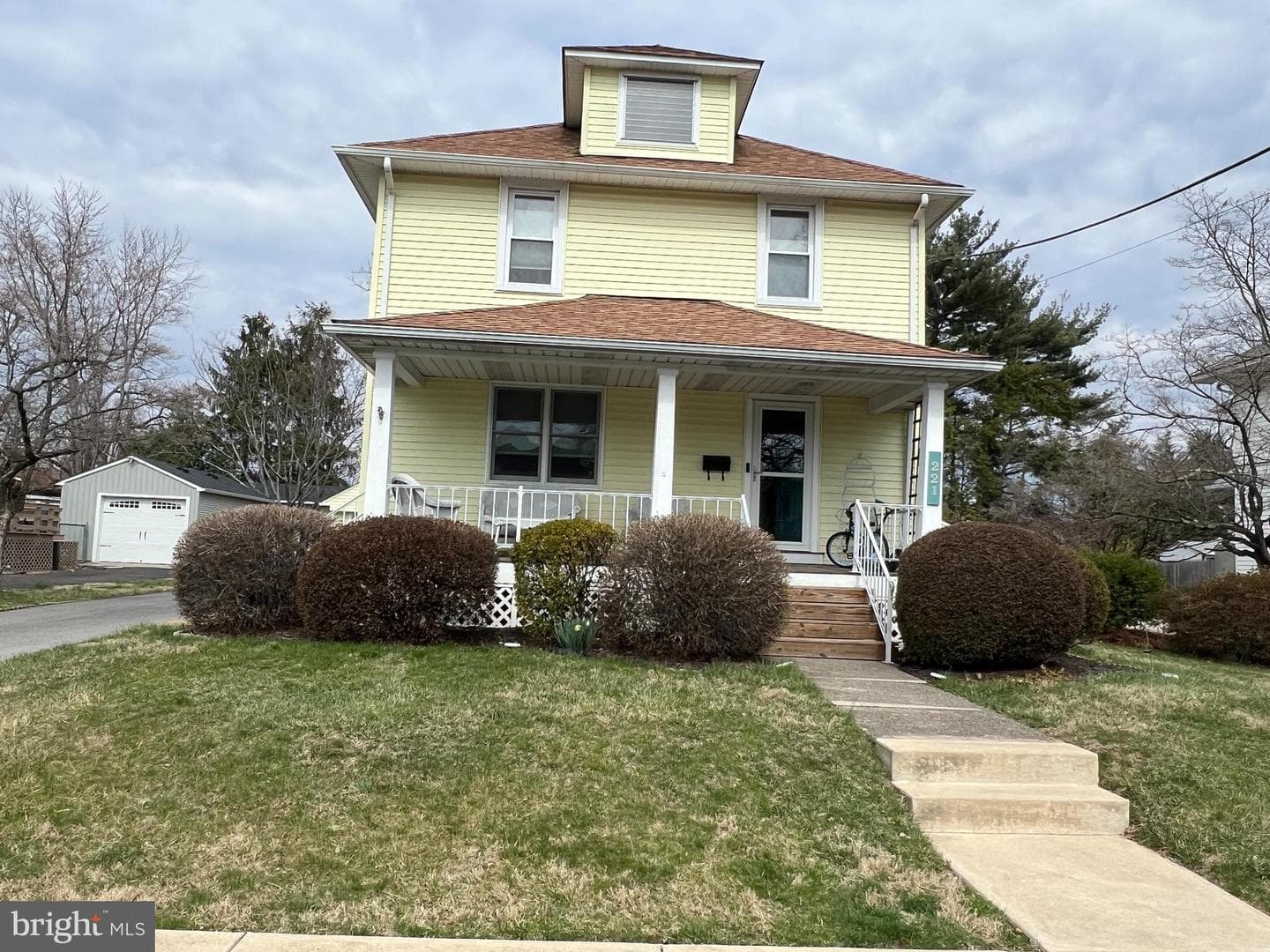 221 E Monument Avenue photo 1