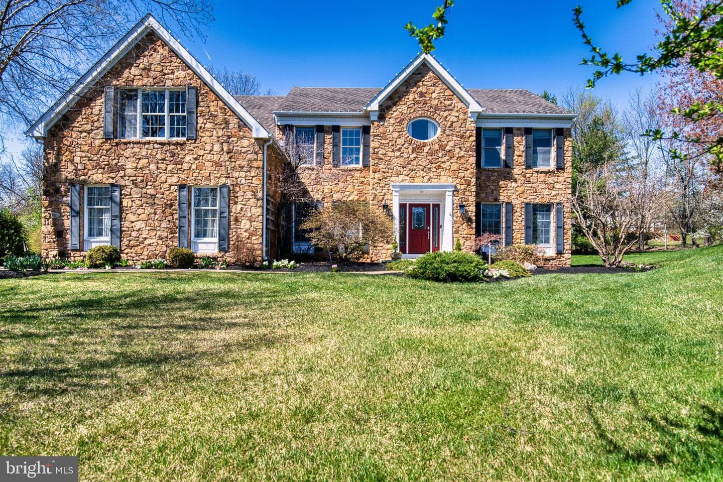 102 Muirfield Drive photo 1