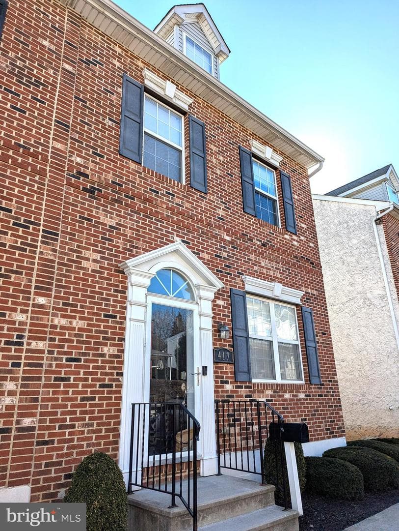417 E Hector Street photo 1