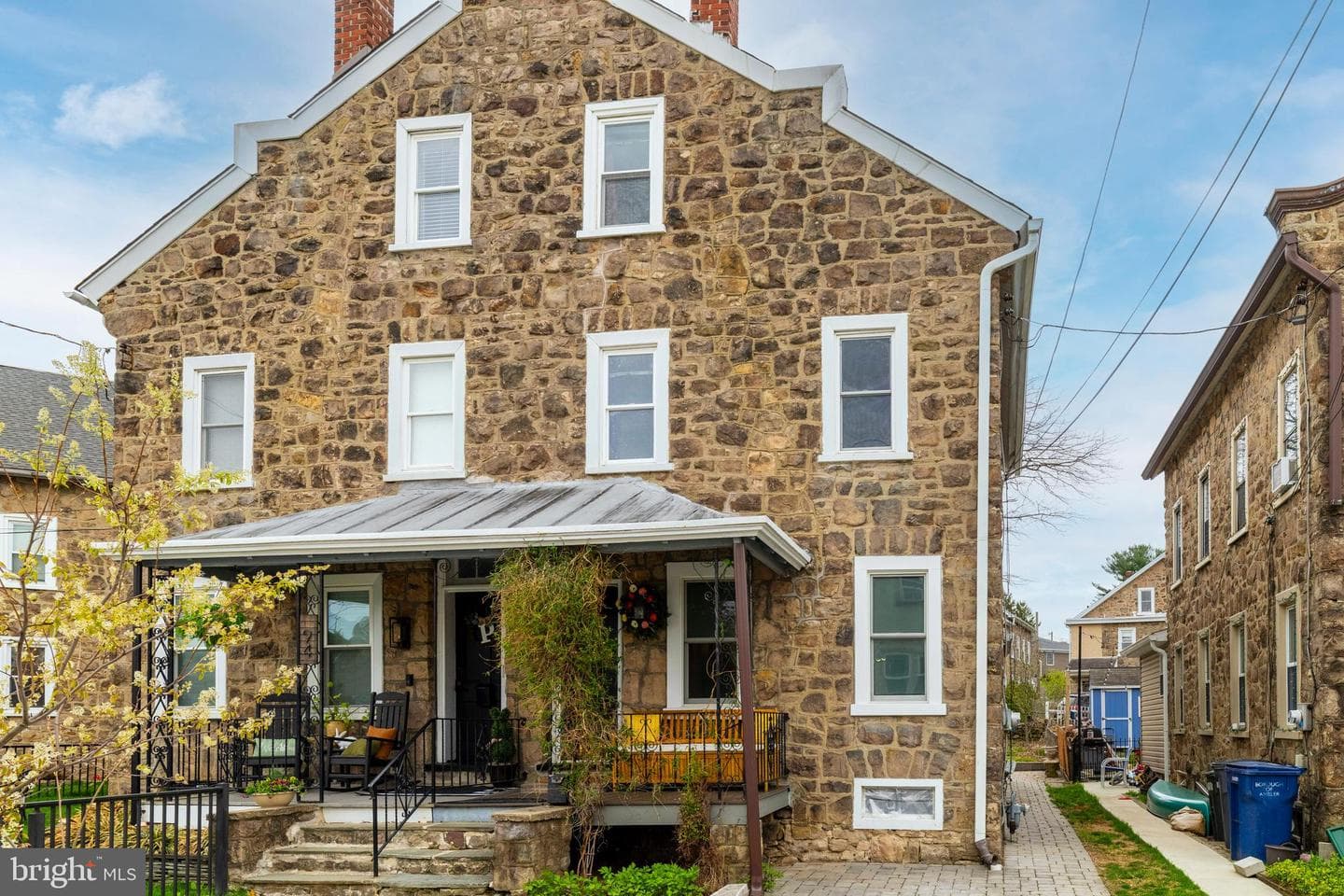 92 Orange Avenue photo 1